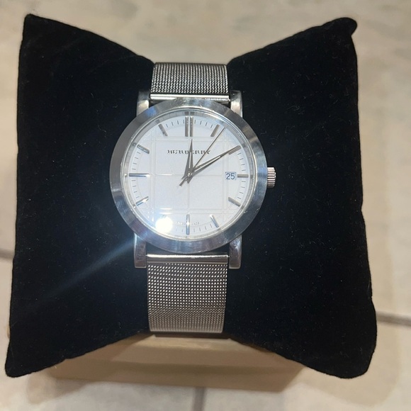 Authentic Burberry watch - Picture 4 of 9